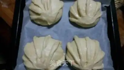 Make Coconut cream shell bread step 12