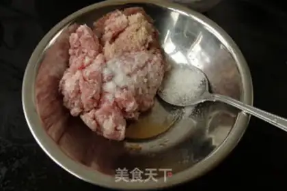 Make oatmeal sesame meatballs step 1