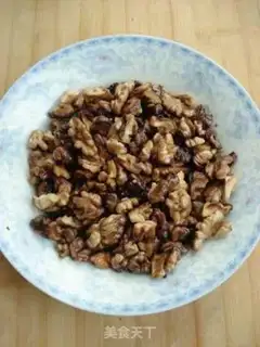 Make Oily walnuts step 4