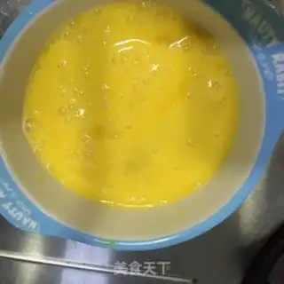 Make Celery fried eggs step 1