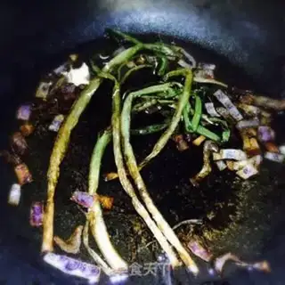 Make Hands on the onions step 3