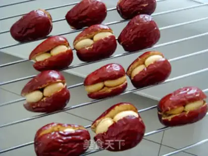 Make Red dates with peanuts step 4
