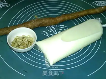 Make Qing Ji Yishan medicine and milk step 0