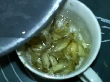 Make Qing Ji Yishan medicine and milk step 2