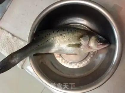 Make Round open-screen fish step 0