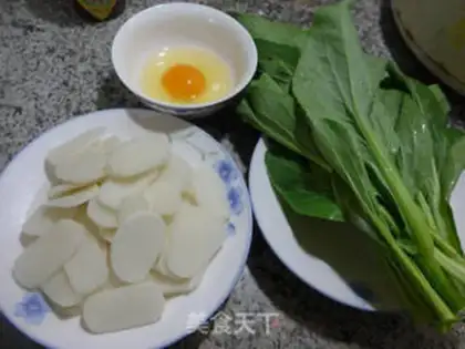 Make Eggs and greasy pastries step 0
