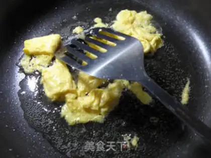 Make Eggs and greasy pastries step 4