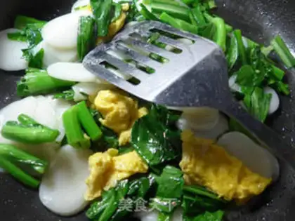 Make Eggs and greasy pastries step 8