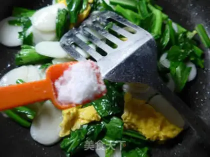 Make Eggs and greasy pastries step 9