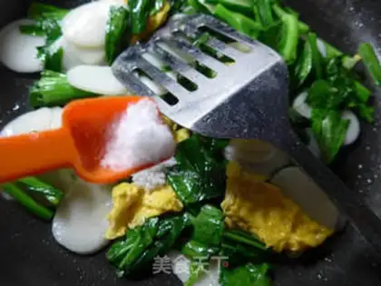 Make Eggs and greasy pastries step 10