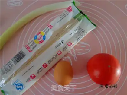 Make Tomato egg noodles step 0