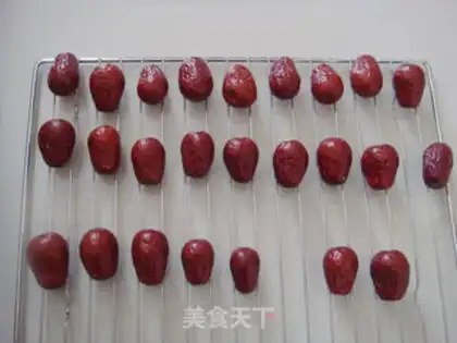 Make Red dates with peanuts step 0