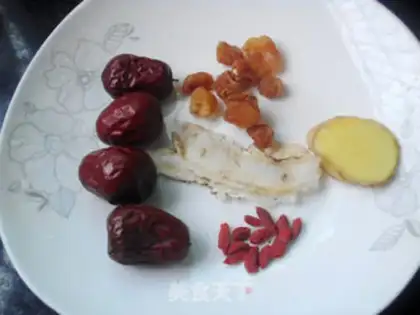 Make Red dates are for chicken feet step 1