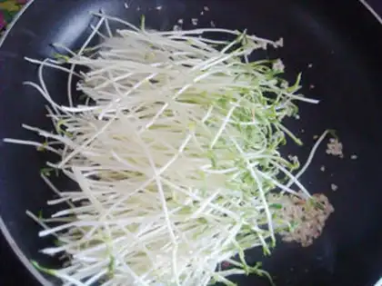 Make Garlic sprouts step 4