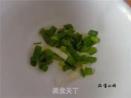 Make Yangzhou fried rice step 2