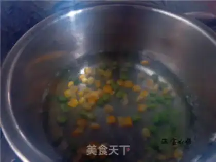 Make Yangzhou fried rice step 3