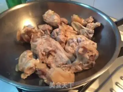Make Saltless soy-dry pig feet step 4