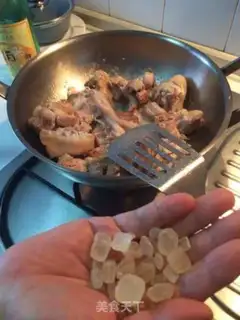Make Saltless soy-dry pig feet step 6
