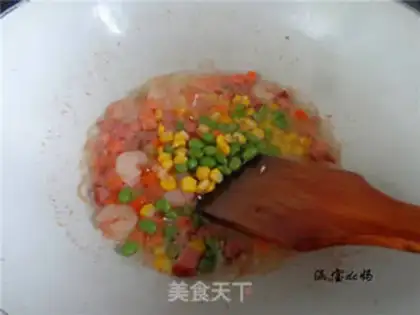 Make Yangzhou fried rice step 9