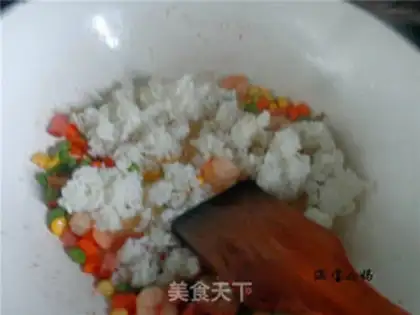 Make Yangzhou fried rice step 10