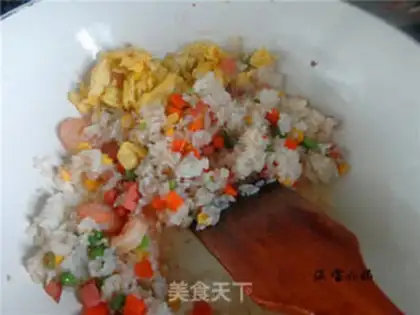 Make Yangzhou fried rice step 11