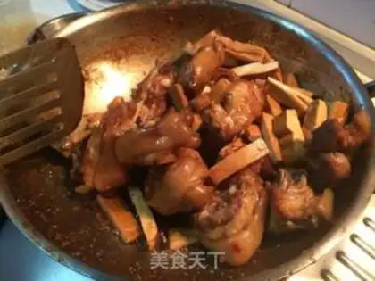 Make Saltless soy-dry pig feet step 10