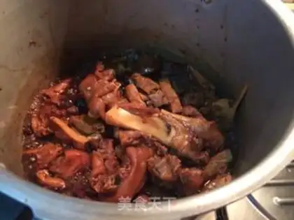 Make Saltless soy-dry pig feet step 14