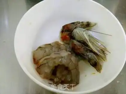 Make Coarse vegetable shrimp congee step 4