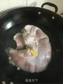 Make Lotus pig belly soup step 2