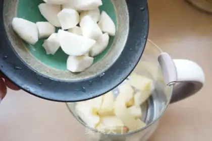 Make Sugar cane horse hoof water step 1