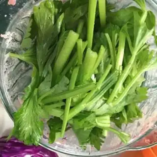 Make Celery pork step 1