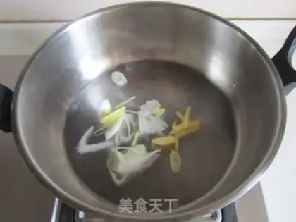Make Shrimp melon fishball soup step 0