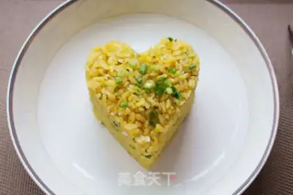 Make Onions of golden egg fried rice step 6