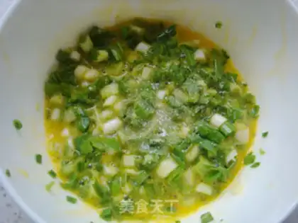 Make Garlic fried eggs step 2