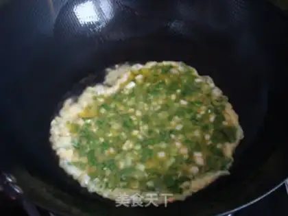Make Garlic fried eggs step 4