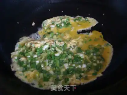 Make Garlic fried eggs step 5
