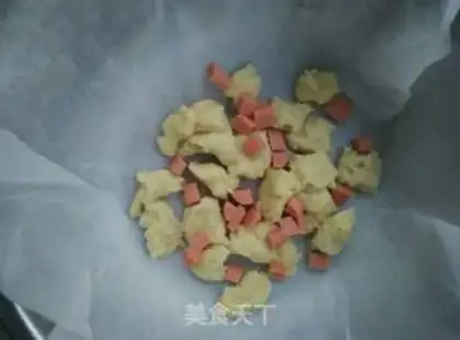 Make Hand toe toe with ham and bread step 5
