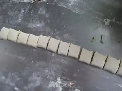 Make Onion roll step 22
