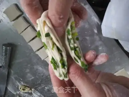 Make Onion roll step 23