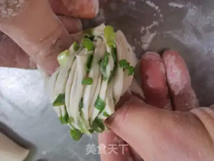 Make Onion roll step 25
