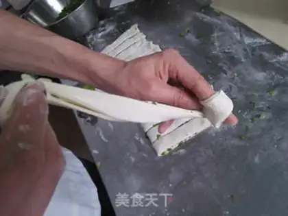 Make Onion roll step 29