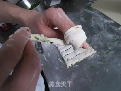 Make Onion roll step 30