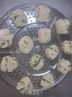 Make Onion roll step 33