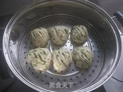 Make Onion roll step 37
