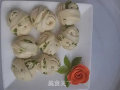 Make Onion roll step 39