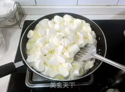 Make Purely hand-made cow-rolling sugar step 5