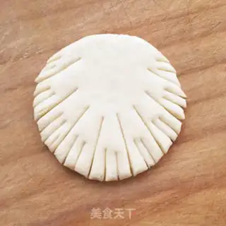 Make Little tiger flower step 10