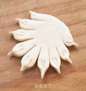 Make Little tiger flower step 11