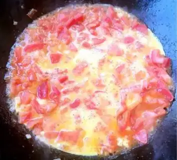 Make Tomato eggs and wooded rice wire step 12
