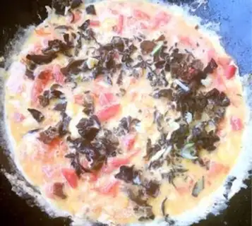 Make Tomato eggs and wooded rice wire step 13